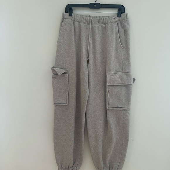 Abercrombie & Fitch Light Gray Cargo Joggers - Picture 4 of 12